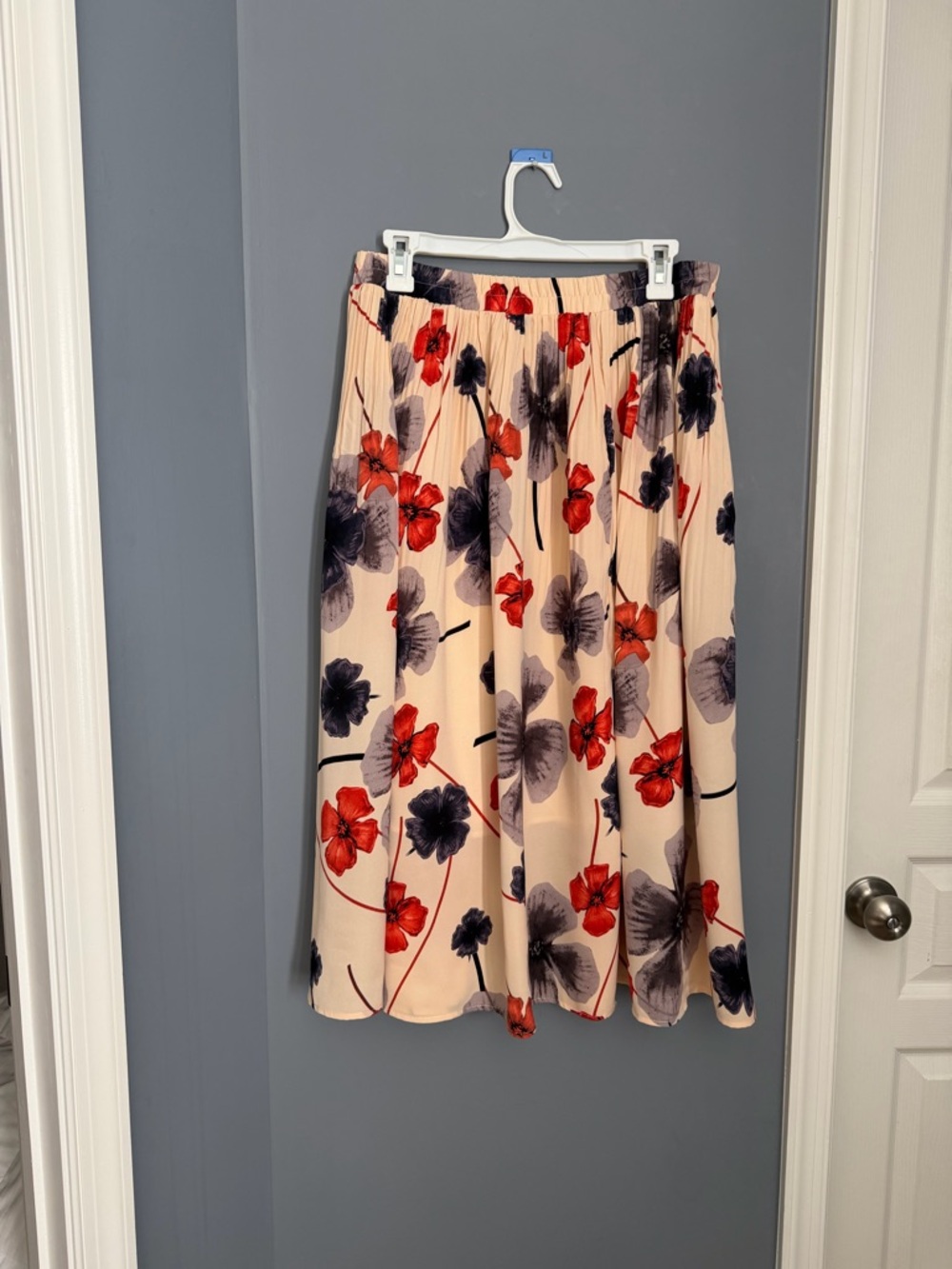 Amazon Floral Pleated Midi Skirt in Beige with Red & Navy Flowers